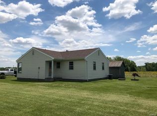 2052 E 2525th Ave, Saint Elmo, IL 62458