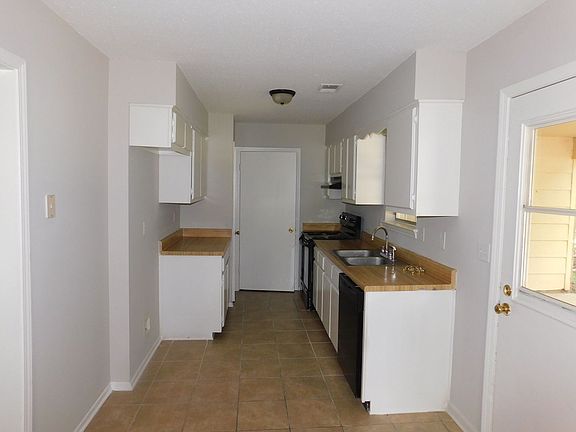 2nd image of 3585 Carroll Dr