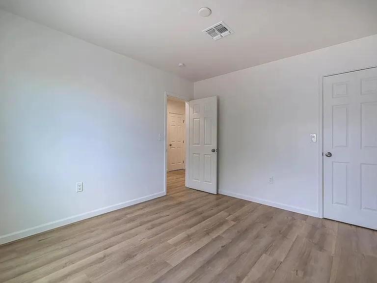 938 E. Waverly St. — Photo 13