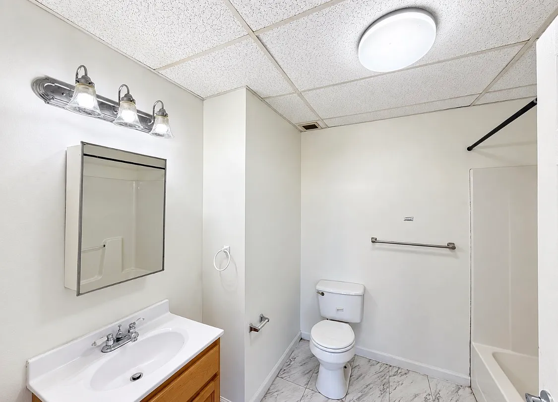 2 bed, $1,200 — Photo 4