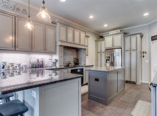 420 Springhill Dr, Hurst, TX 76054