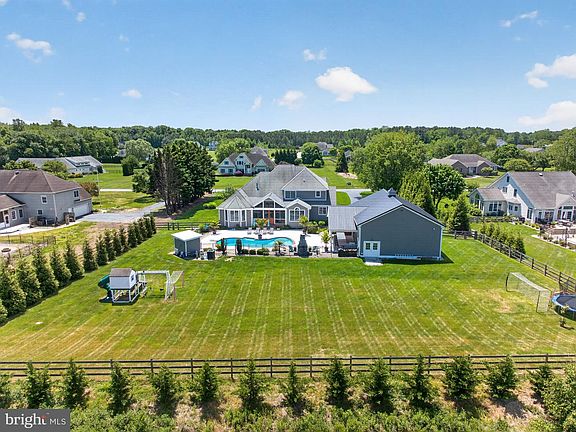 3rd image of 29 Bridle Ridge Cir