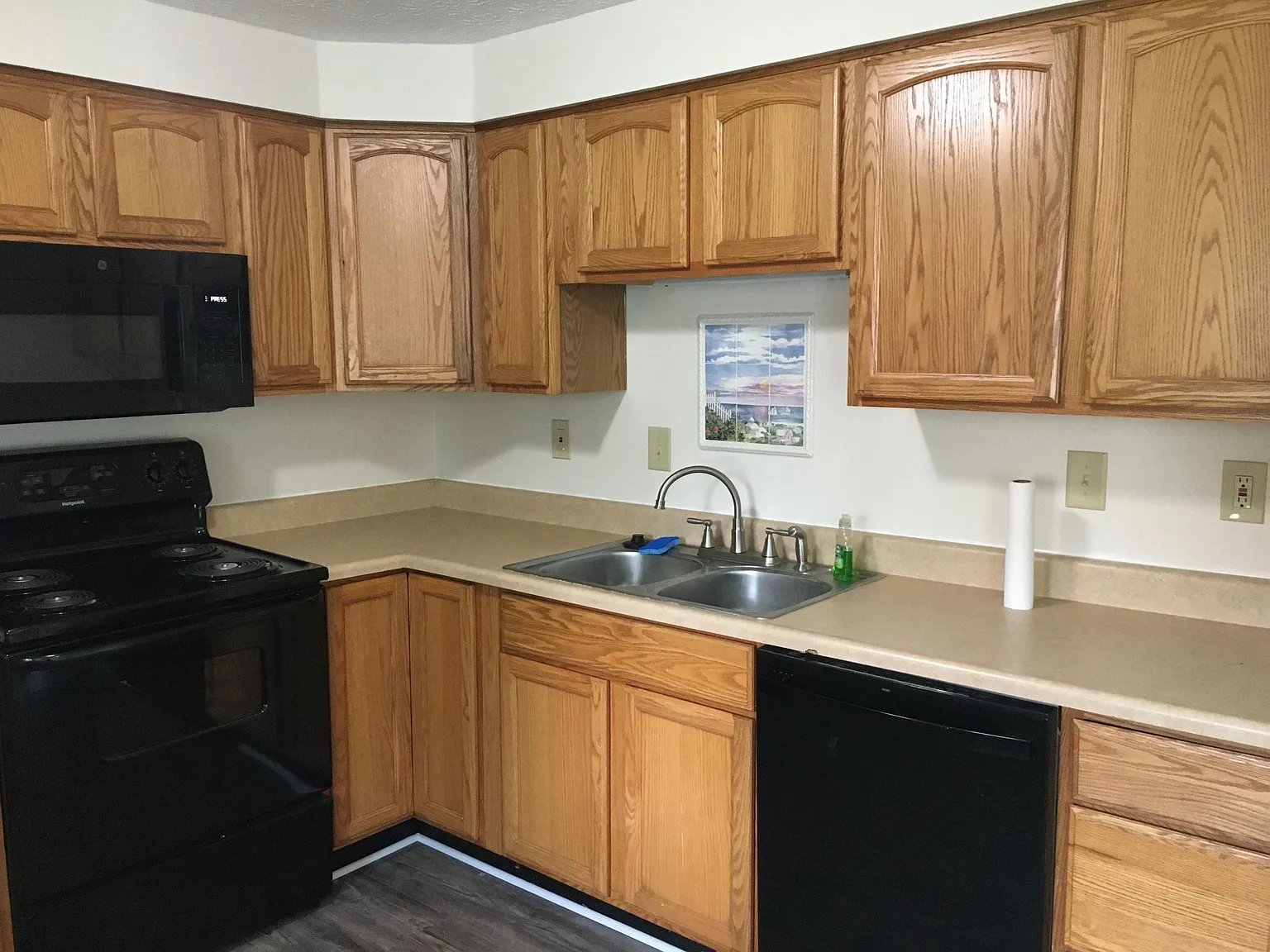 3 bed, 1.5 bath, 1220 sqft, $1,800 — Photo 4