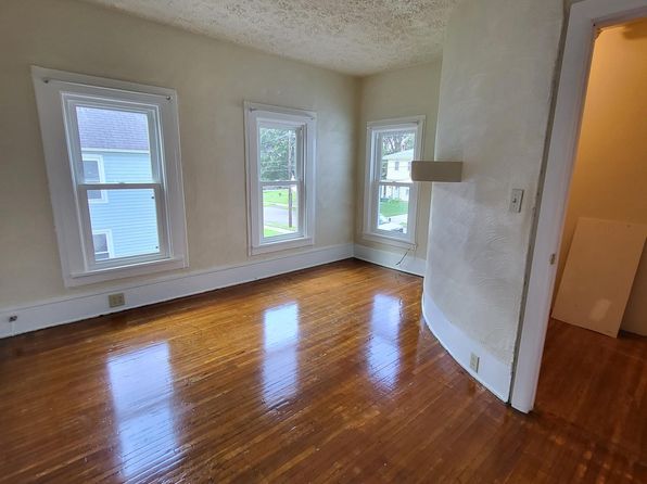 540 Clark St #4