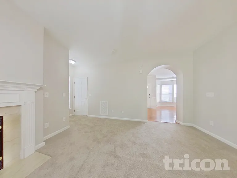 1619 Bitter Creek Dr — Photo 2