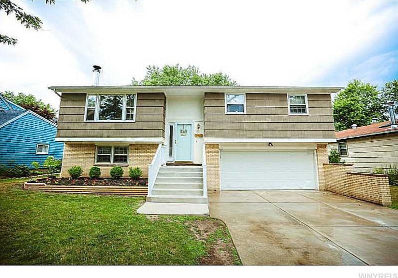 1st image of 32 Lois Dr