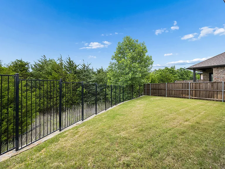 826 Marathon Ct — Photo 11