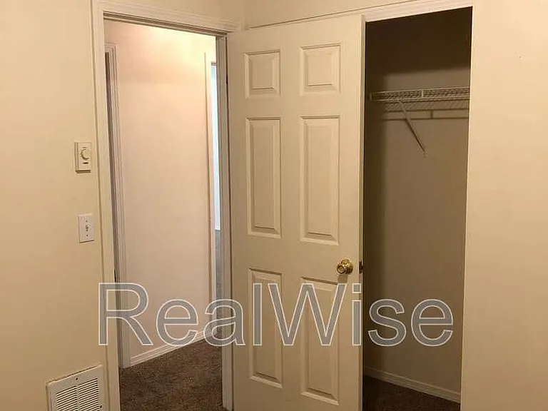 1231 SW 33rd St — Photo 9