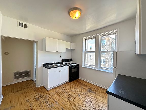 2nd image of 3044 W Wellington Ave #3