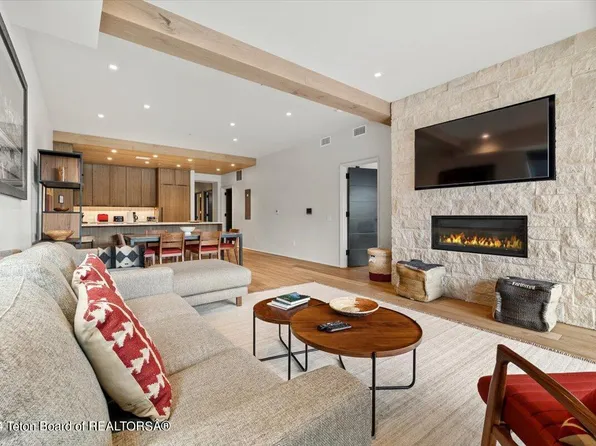 175 S Glenwood St #203, Jackson, WY 83001
