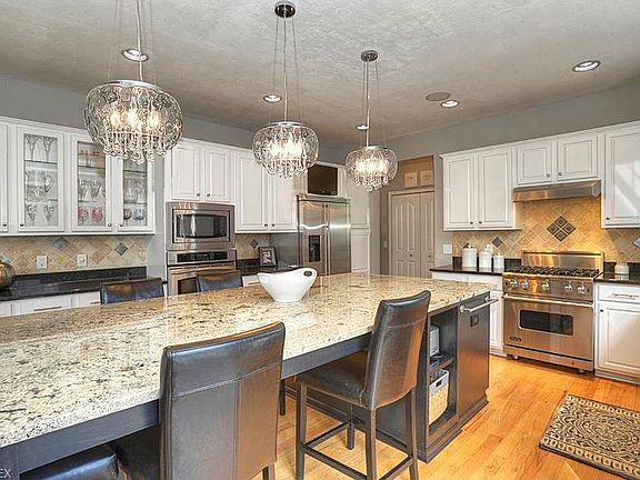 3rd image of 30822 Falkirk Dr