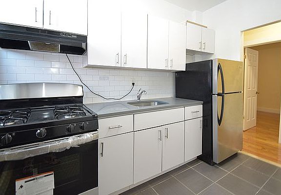 4th image of 3300 Bailey Ave #82