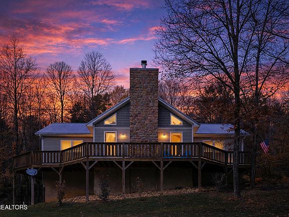 2nd image of 3851 Mistletoe Loop