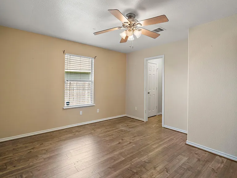 1631 Quail Run — Photo 17
