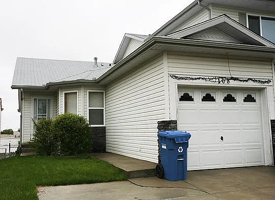 Wonderful two bedroom, two bath home On the Lake — Photo 1