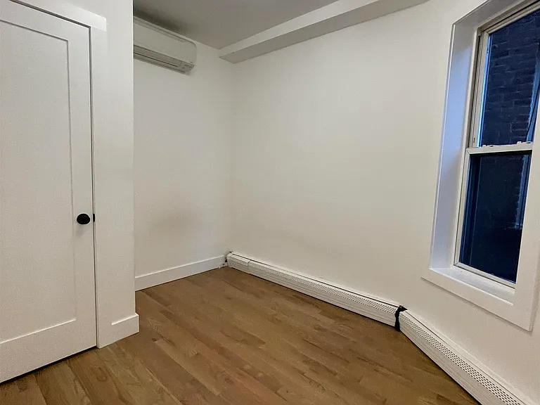232 Van Horne St #4 — Photo 10