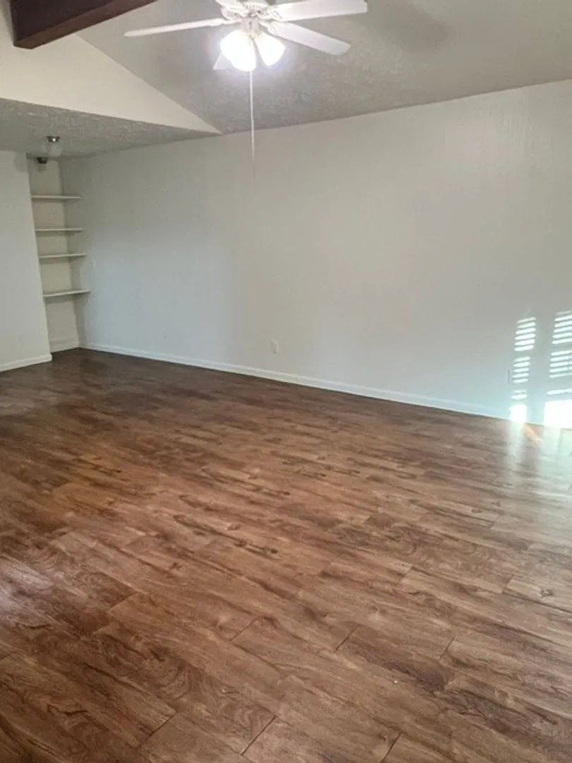1009 Dartmouth Ave Unit A — Photo 2