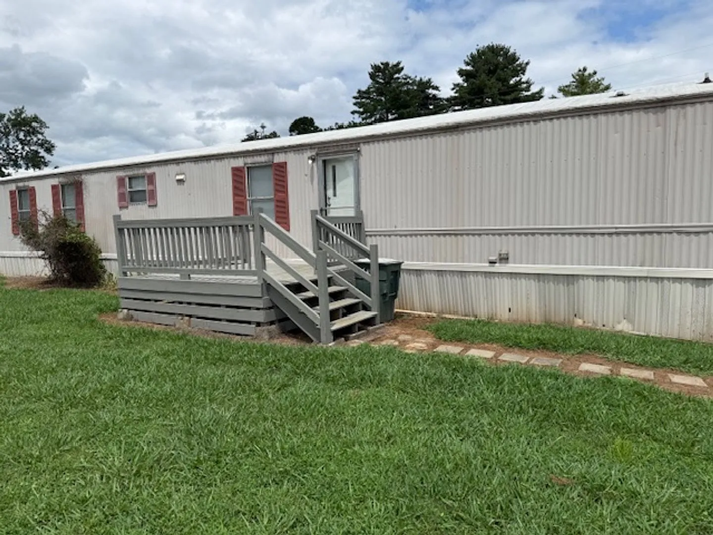 3 bed, 2.0 bath, 924 sqft, $1,500 — Photo 2