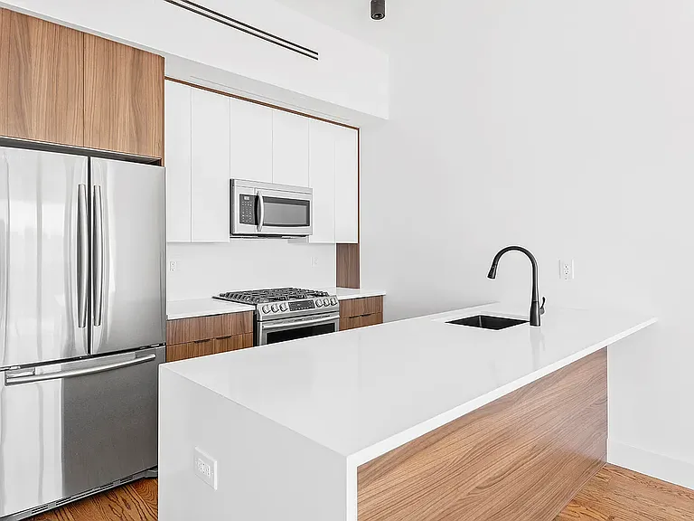 901 Herkimer St #202 — Photo 4