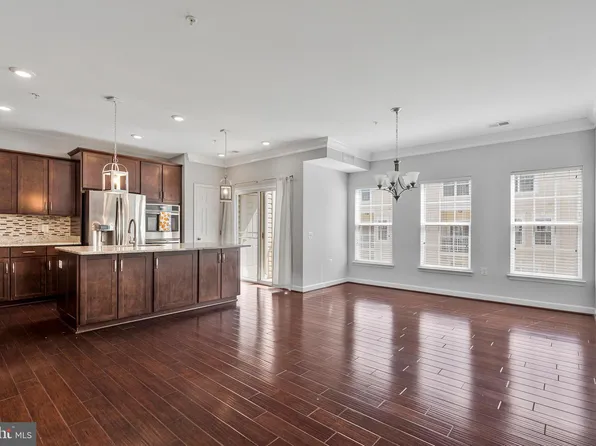 43613 Helmsdale Ter, Chantilly, VA 20152