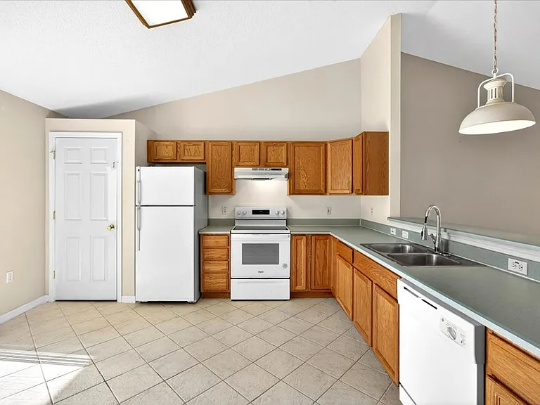 25 Rainstone Ln #A — Photo 11
