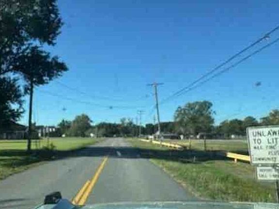 Exterior Neighborhood (street photo)