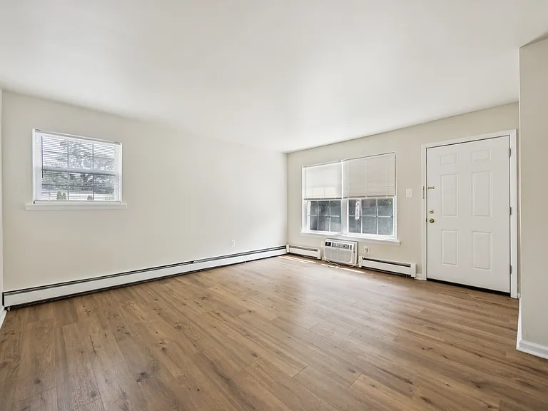 17 E Maple Ave #11 — Photo 7