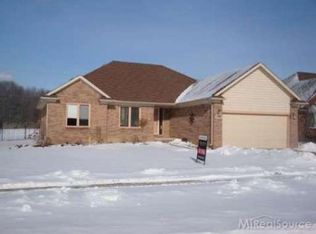 36645 N Pointe Dr, New Baltimore, MI