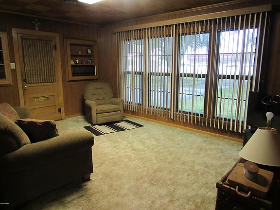 2nd image of 1406 W Veterans Meml Dr