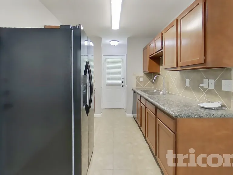 10951 Royal Forest Dr — Photo 6
