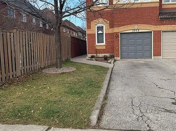 3819 Allcroft Rd, Mississauga, ON L5N 7E1