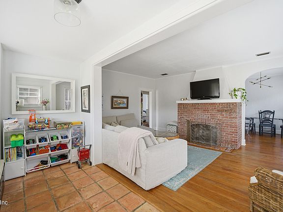 3rd image of 4709 RAMONA Boulevard