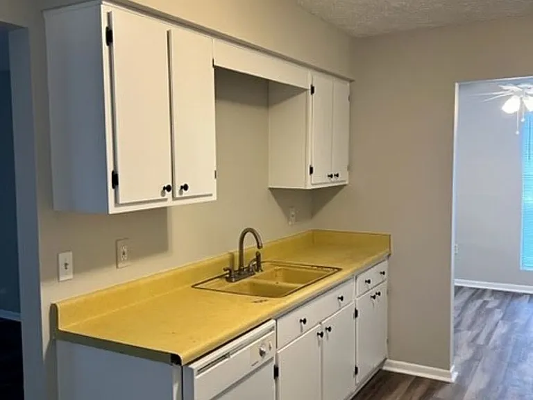 18 Friar Tuck Dr — Photo 10