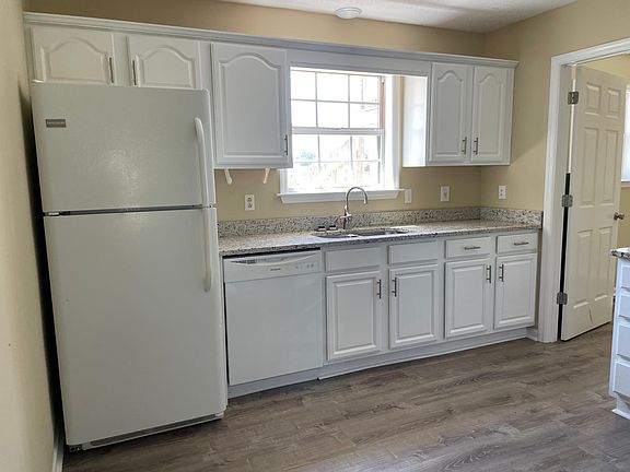Beautiful Kitchen with granite tops, white cabinets