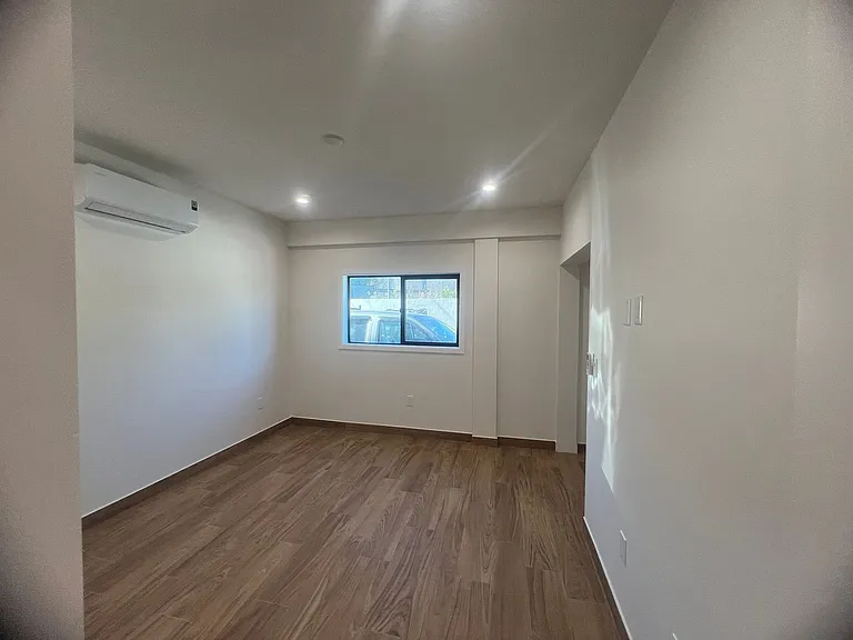 6903 Fulton Ave — Photo 8