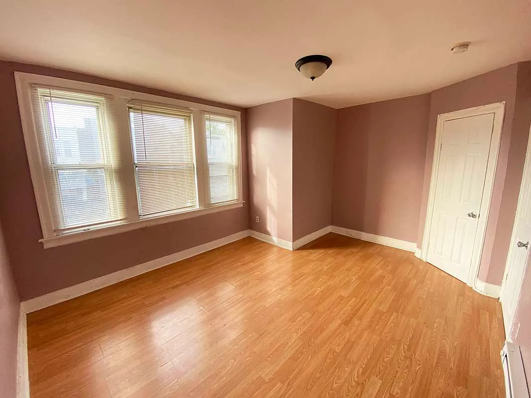 2 bed, 1956 sqft, $1,150 — Photo 4