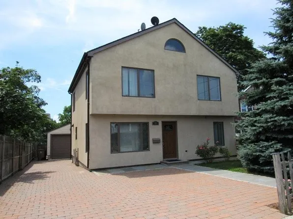 49 Charles St, Stamford, CT 06902