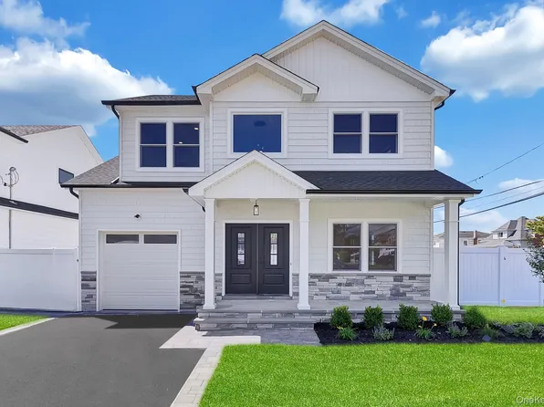 21 Cypress Avenue, Bethpage, NY 11714