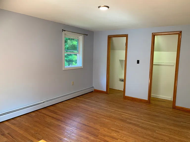 Second bedroom.