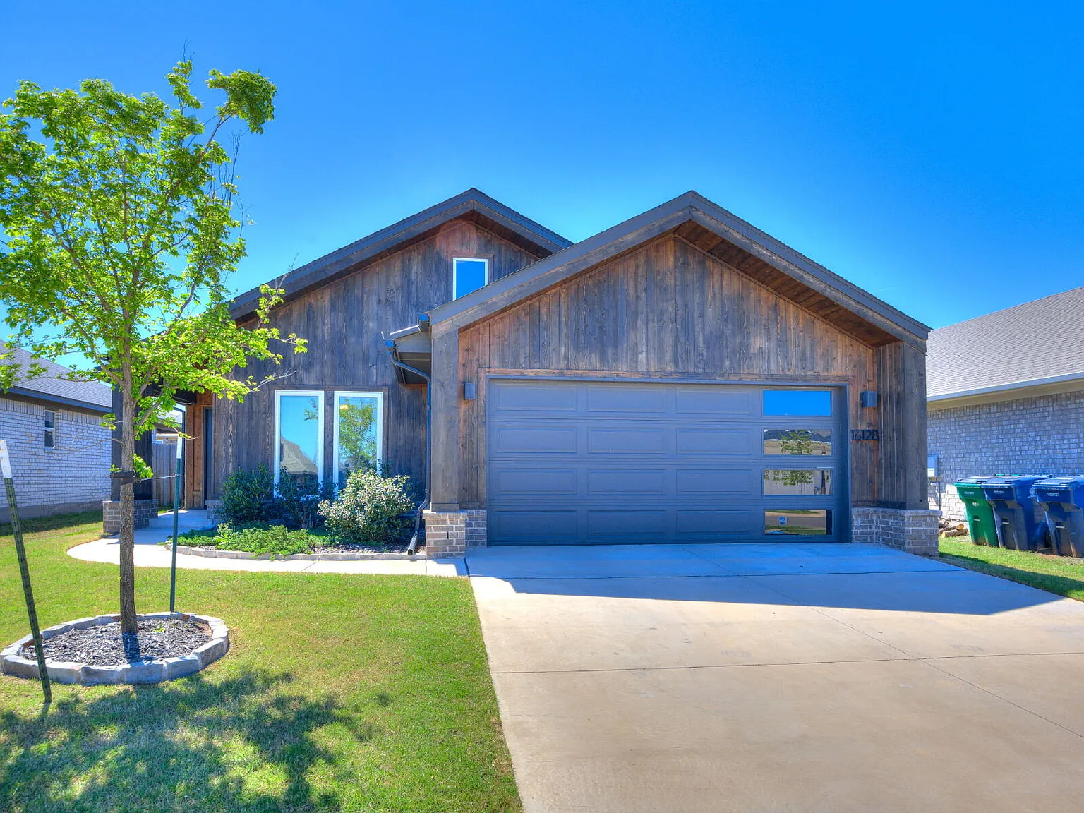 3 bed, 2.0 bath, 2879 sqft, $2,495 — Photo 3