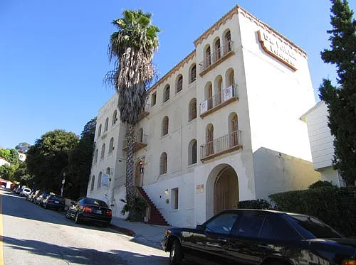 DE MILLE MANOR — Photo 2
