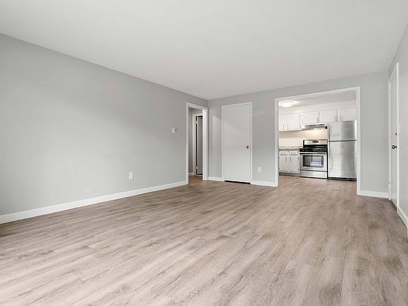5th image of 635 W Lowell Ave Unit 10