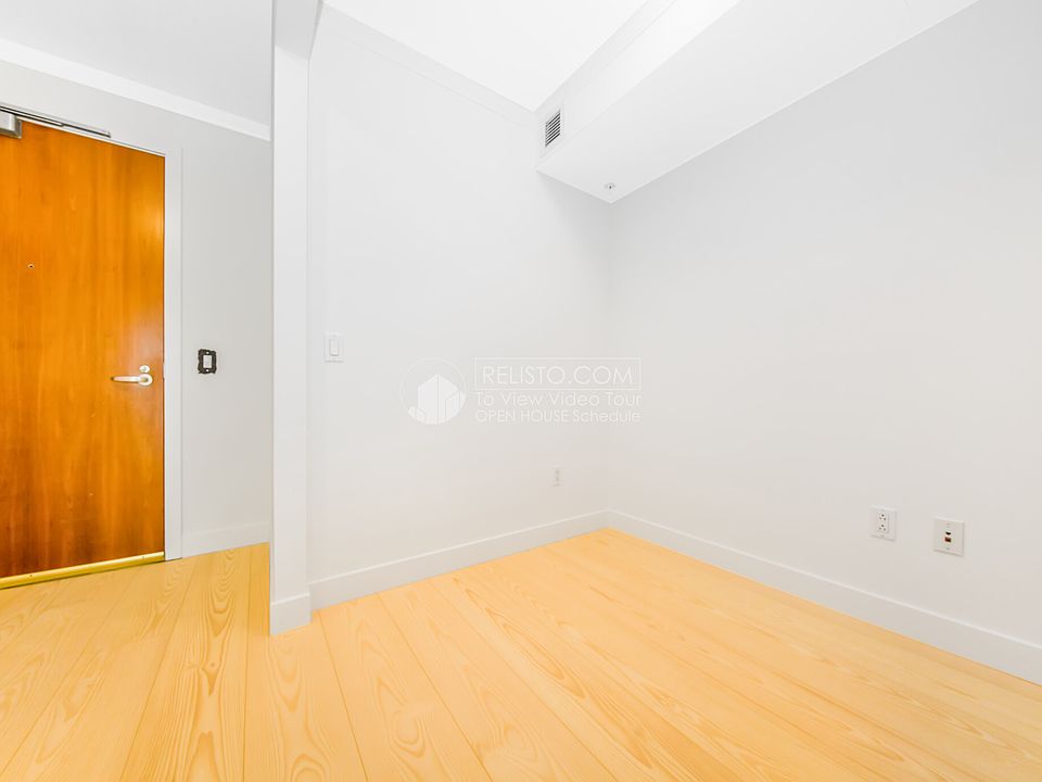 Building Photo 5