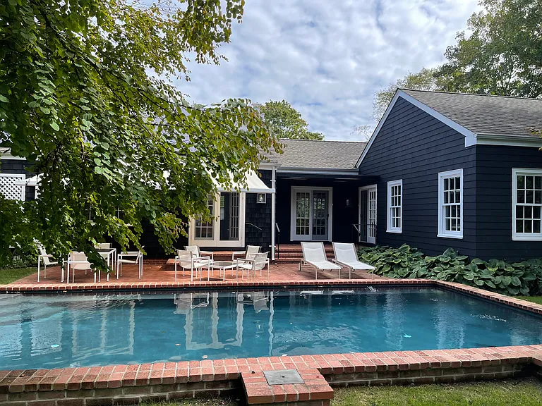 38 Halsey Ln — Photo 1