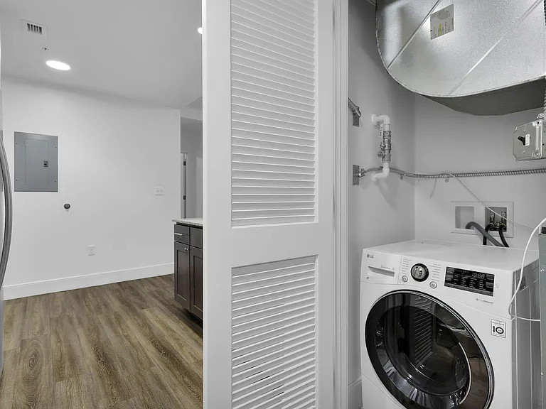 The Residences at Barnett — Photo 33