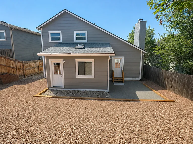 3440 Hazelwood Ct — Photo 2
