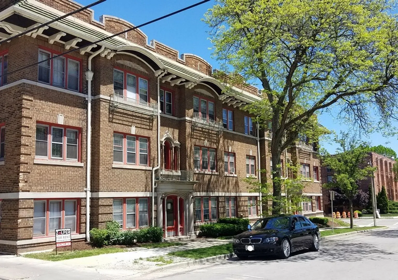 Newport Manor — Photo 2