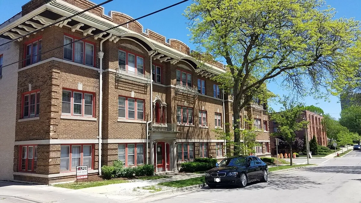 Building Photo - Newport Manor