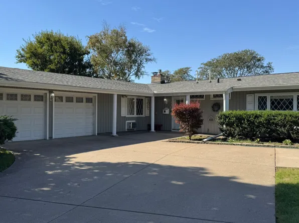 4316 El Rancho Dr, Davenport, IA 52806