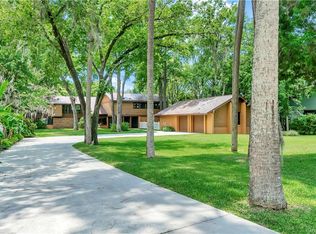 5611 Riverside Dr, Yankeetown, FL 34498